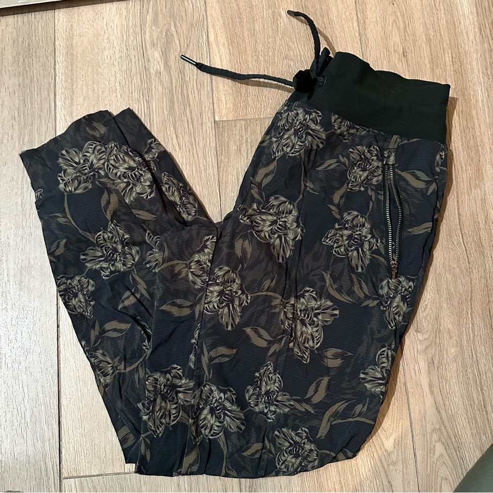 Athleta Black Trekkie North Printed Jogger Sz 8